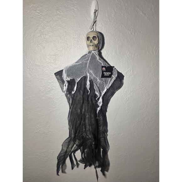 Halloween Skeleton Head Hanging Decorations With Tattered Black & White Fabric - Picture 1 of 2